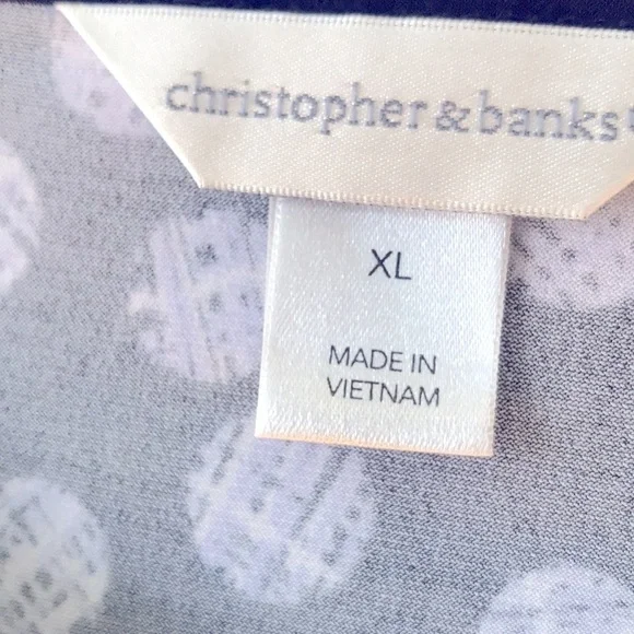 Asymmetrical blouse with black and white circles - Picture 4 of 6